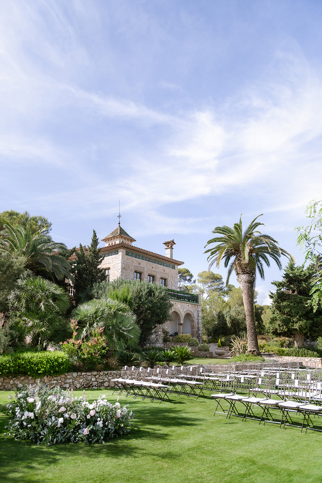 Modernist seafront villa Xalet del Nin near Sitges with wedding ceremony chairs on the lawn