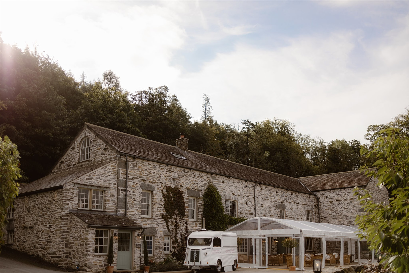 Mr & Mrs Hammett - Jono Symonds Photography-9.jpg