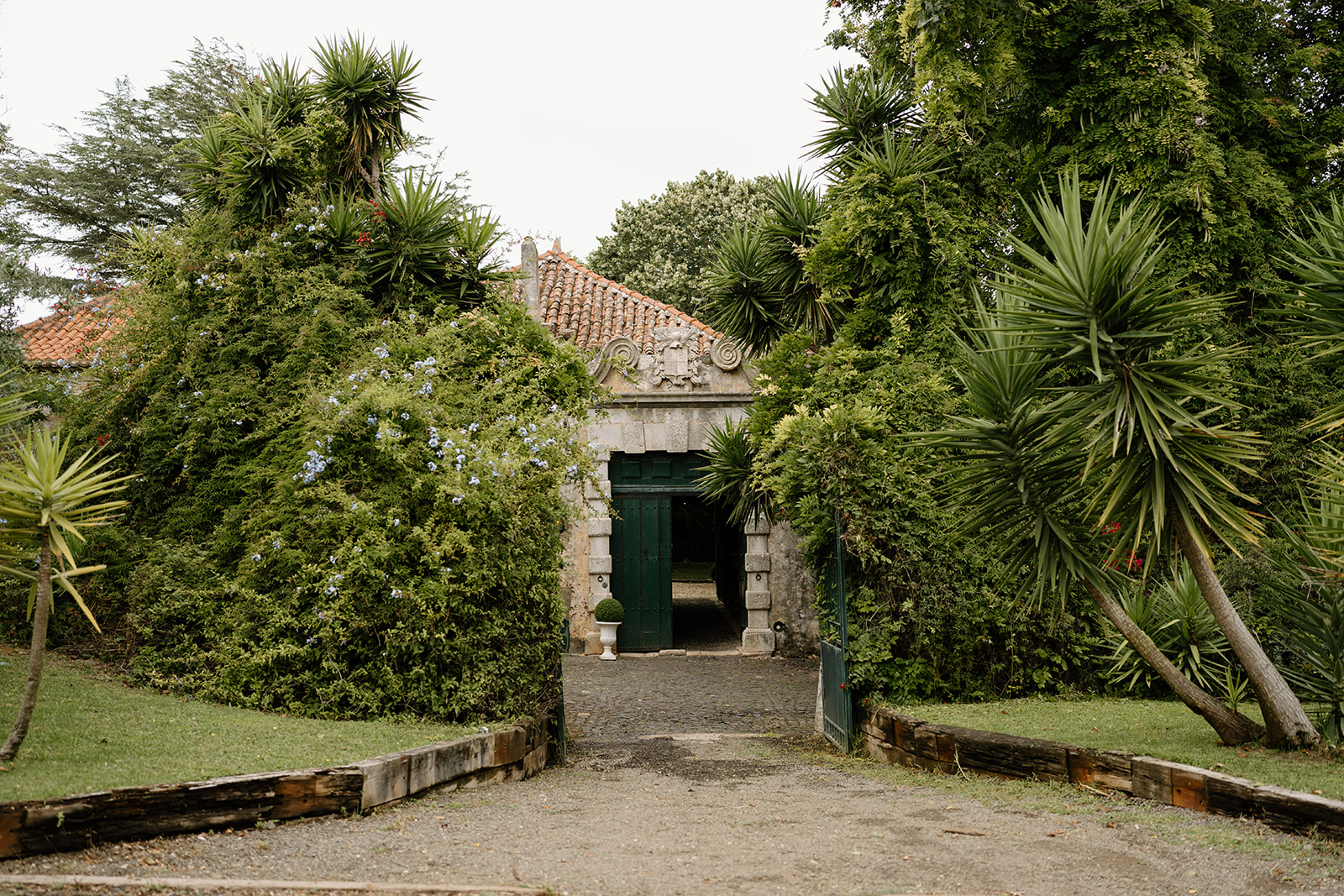 A Romantic Quinta do Torneiro Wedding in Lisbon | Anne + Chris, image size:1600x1067