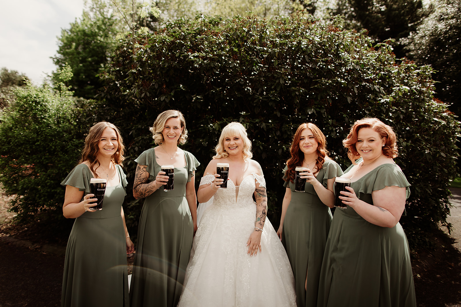A relaxed drink with the wedding party at Franzi and Niamh’s wedding