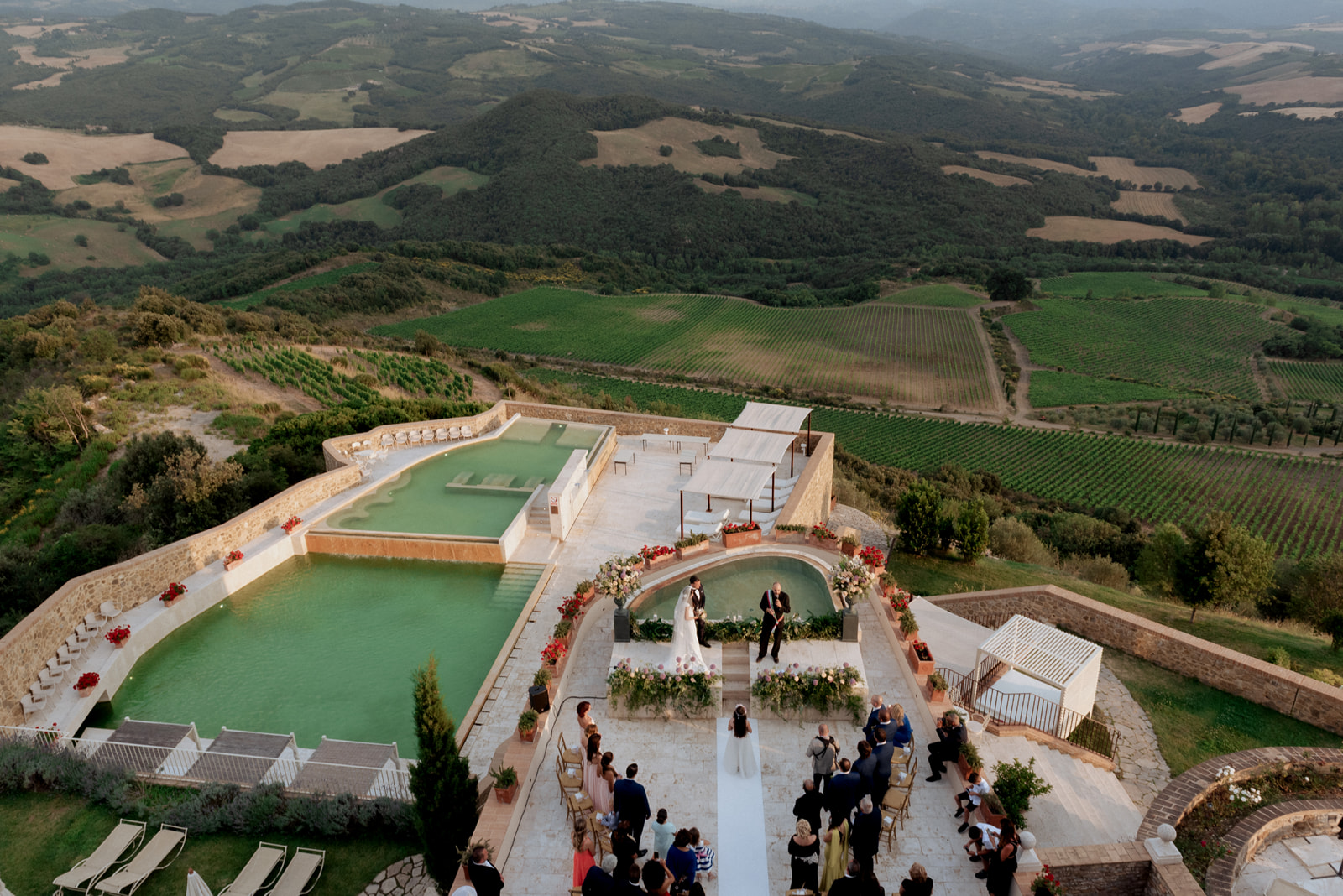 Scatto d'autore per un matrimonio all'aperto in Toscana curato dai fotografi di Ginnetti Studio