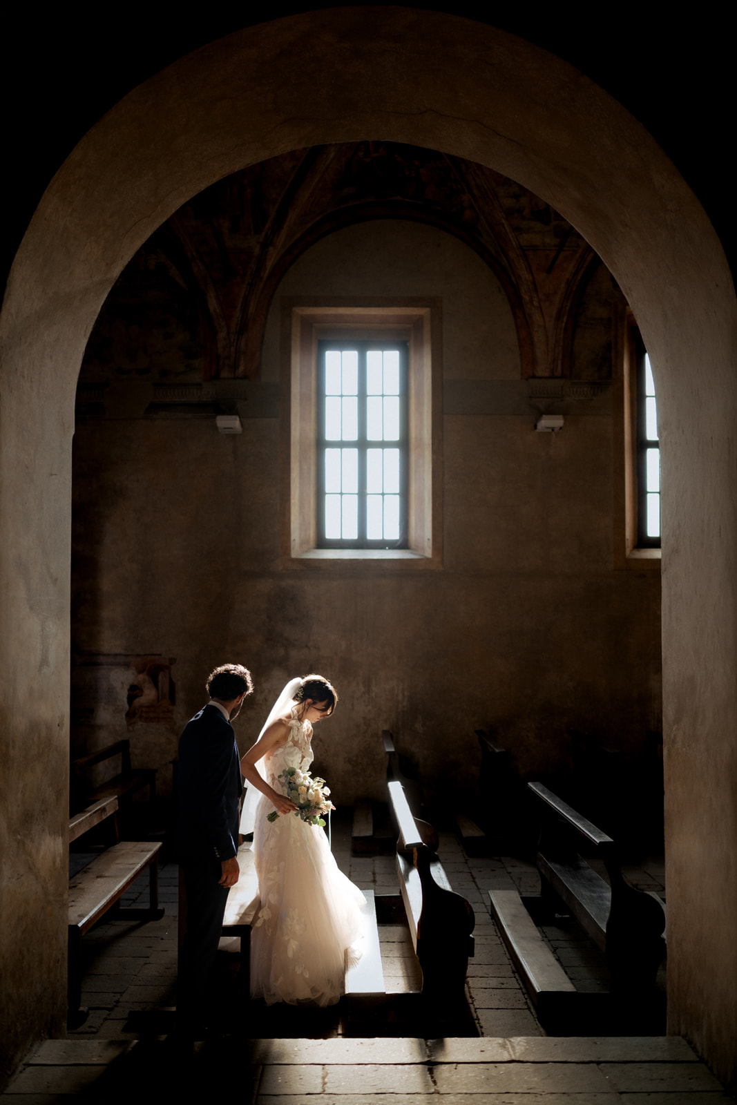 Scatto d'autore per un matrimonio nella Chiesa di Sant'Oliva a Cori provincia di Latina curato dai fotografi di Ginnetti Studio